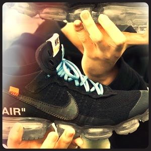 Off white vapormax size 9.5 and size 10